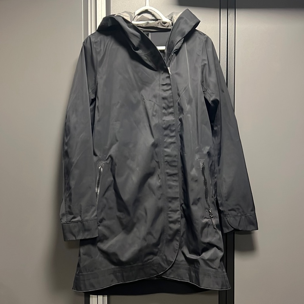 Lululemon raincoat black size 6